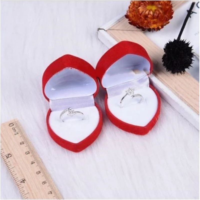 BOX CINCIN TUNANGAN MODEL LOVE / KOTAK CINCIN AKRILIK MEWAH / TEMPAT CINCIN/ KOTAK PERHIASAN ACRYLIC