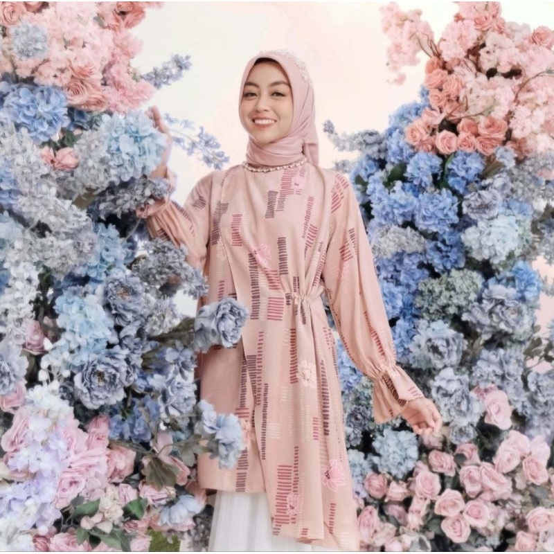 Preloved Lotus Blouse Vanilla Hijab