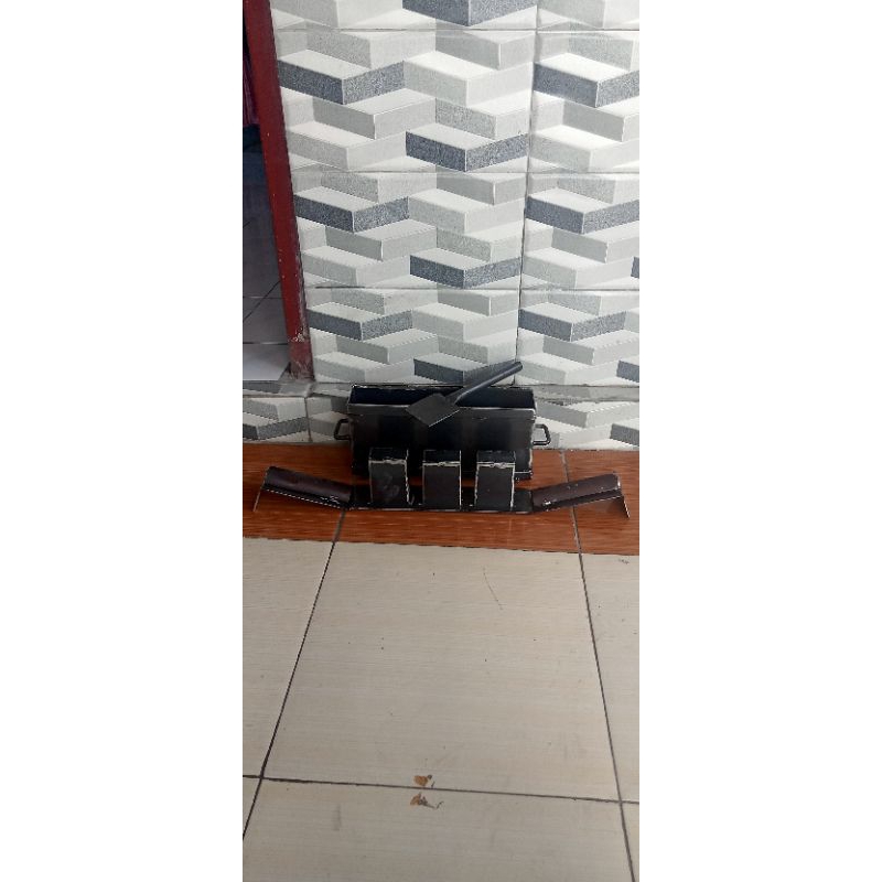 cetakan batako lubang3