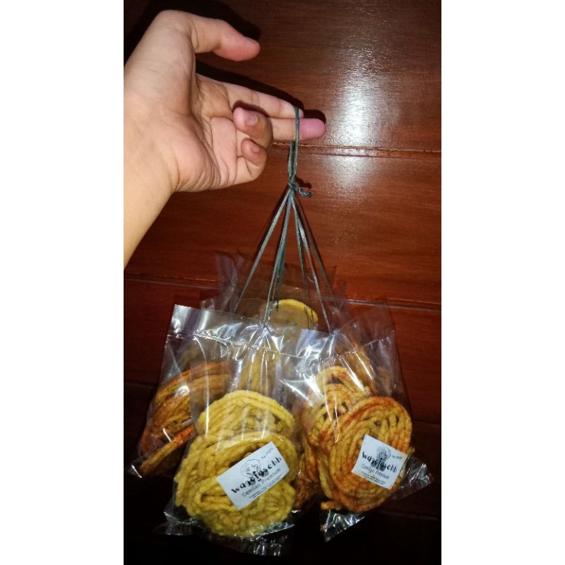 

Kerupuk Mie khas Sunda/Kerupuk Mie Kuning