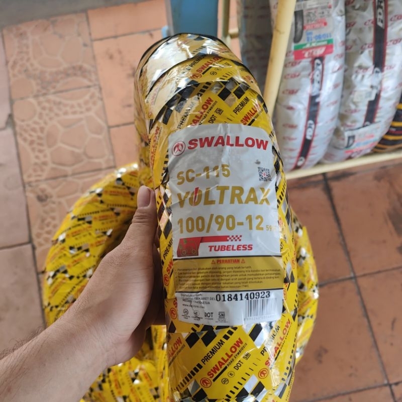ban luar swallow tubeles 100/90-12 voltrax sc115