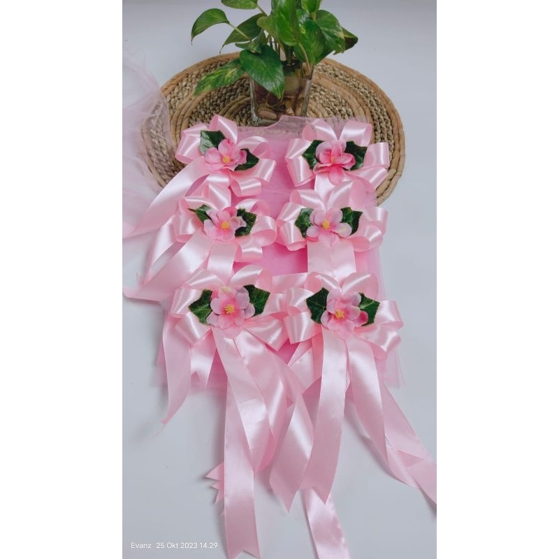 

Pita Hiasan Hampers/Pita Hantaran / Bunga Hiasan Spion atau Handle Pintu Mobil / Pita Kado / Pita Satin / Pita Potong Gunting Grand opening
