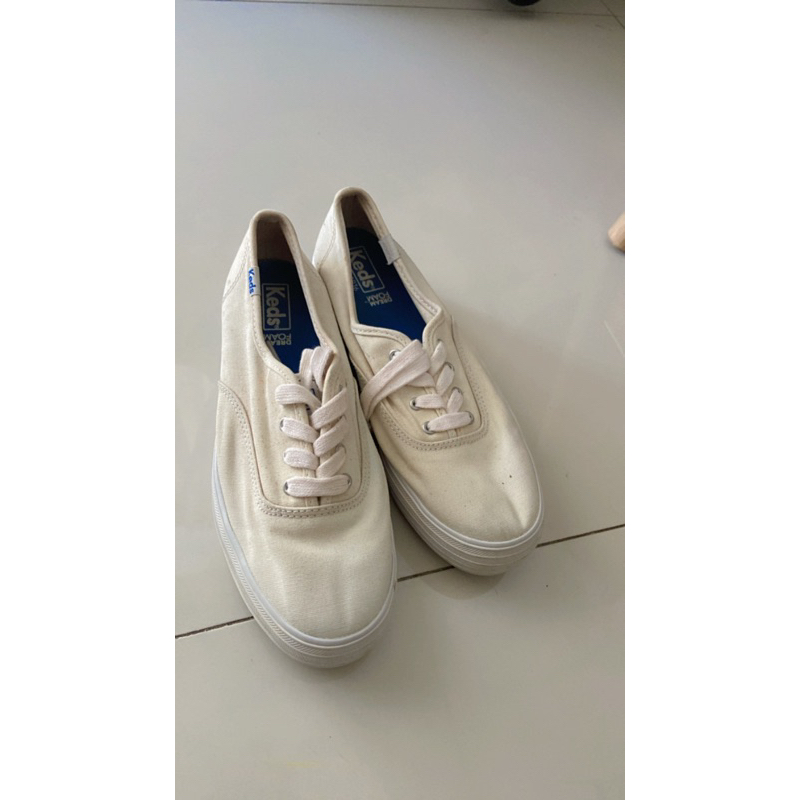 sepatu keds