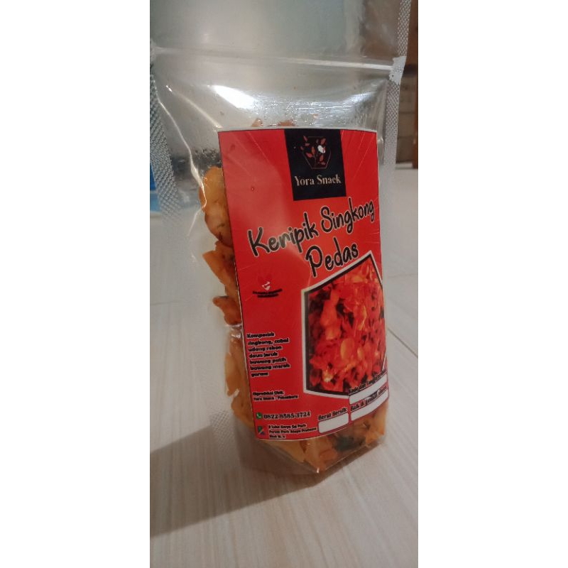 

keripik singkong pedas Yora Snack berat 250 gr