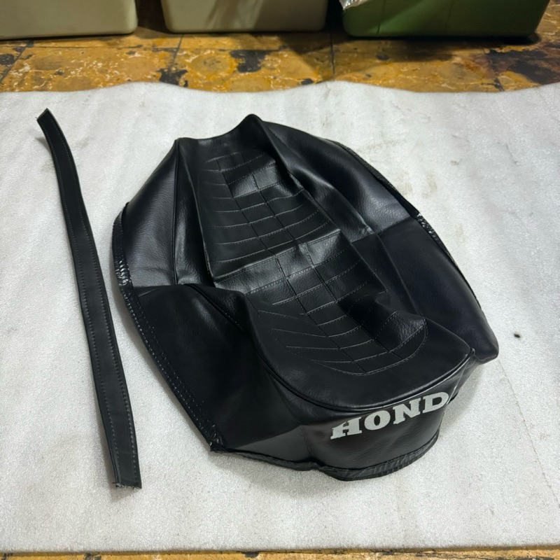 Cover sarung Kulit jok sadel krakap Honda CB100 CB 100 K2 Glatik gelatik model ori original