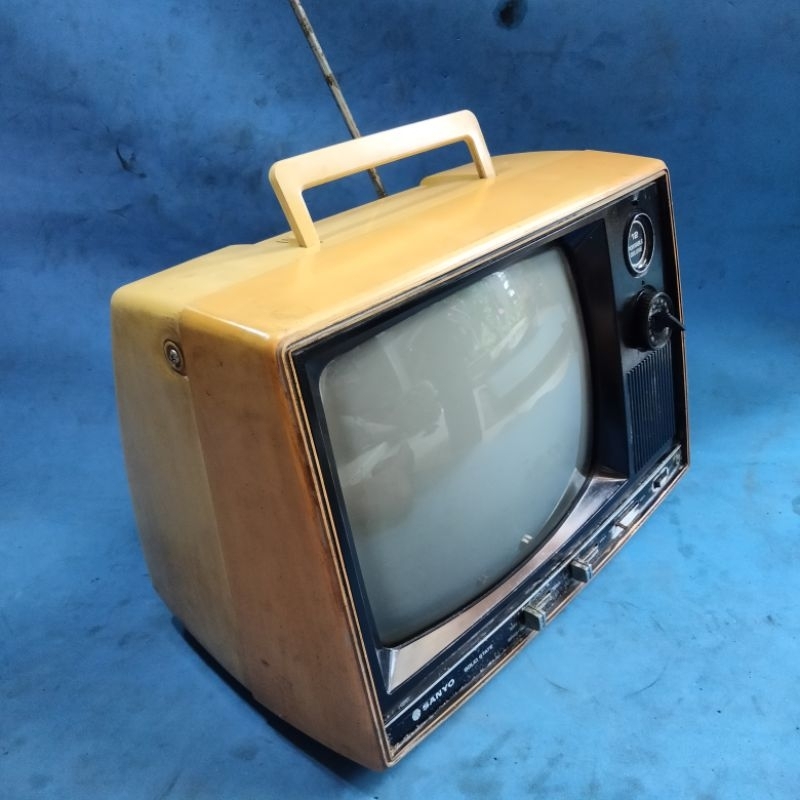 tv sanyo putih, model kuno original JAPAN jadul vintage antik lawas kuno rare langka klasik dan imoe