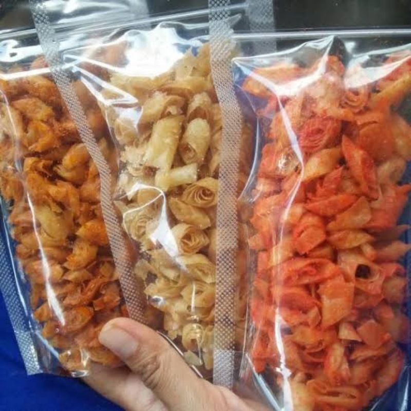 

kripik lumpia goreng rasa balado,pedas,gurih