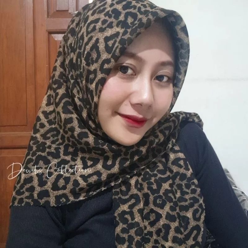 HIJAB LEOPARD JILBAB SEGIEMPAT MOTIF MACAN LASER CUT BAHAN BELLA SQUARE TERLARIS