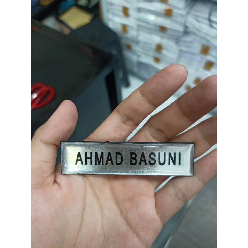 

nametag warna silver / nama dada warna silver / pin nama kostum