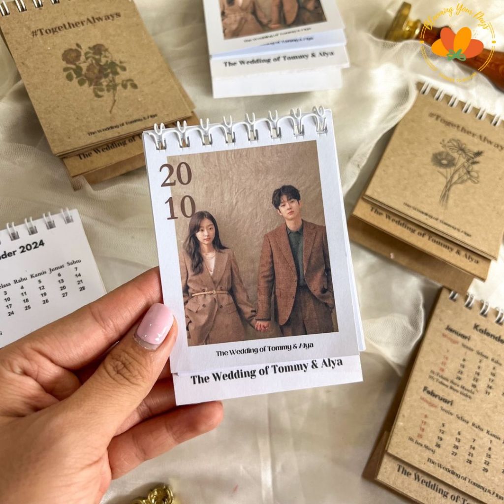 bloomingyourdays Kalender duduk mini custom foto vintage rustic souvenir kado pernikahan wedding souvenir aesthetic unik