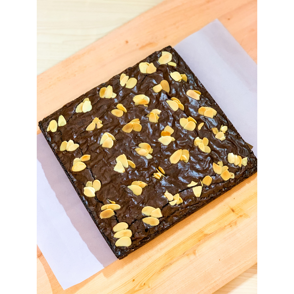 

fudgy brownies almond
