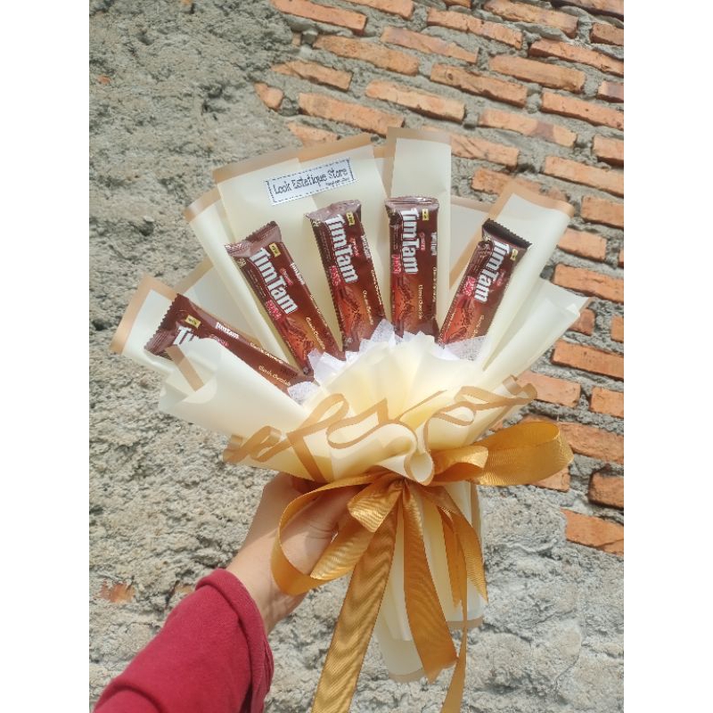 

Buket Snack Coklat Timtam Hadiah Ulang Tahun / Hadiah Wisuda / Hadiah Anniversary