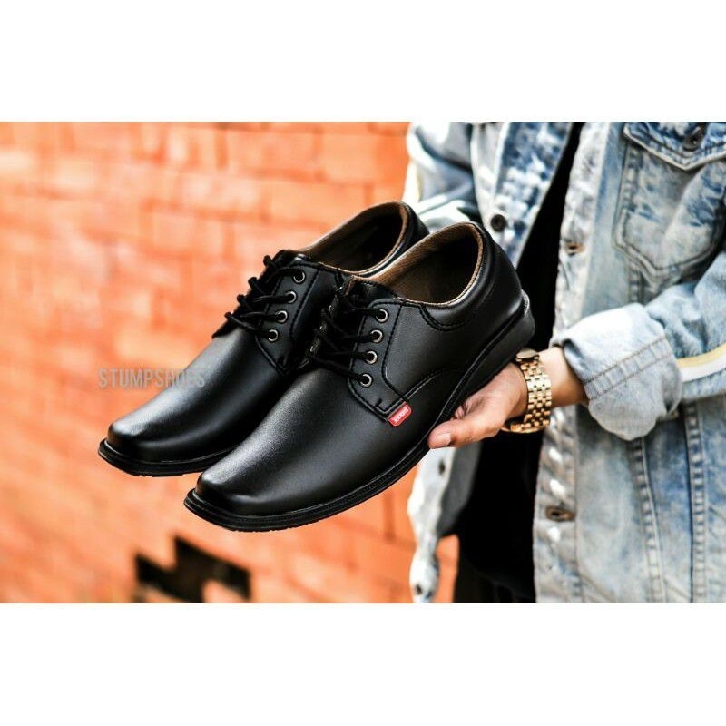 OBRAL SEPATU PANTOFEL KULIT PRIA MERK KIKERS