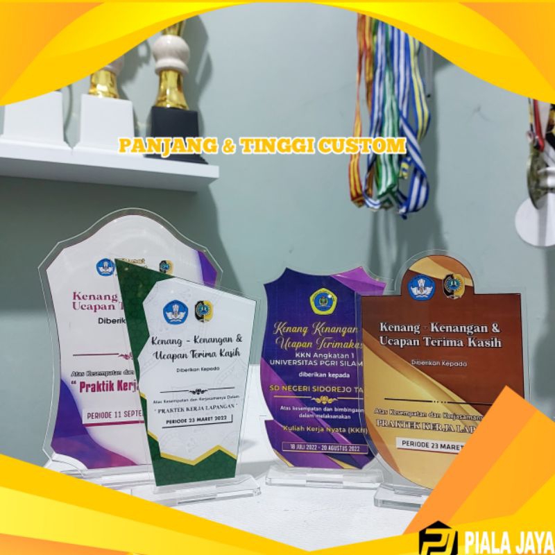 PLAKAT AKRILIK CUSTOM BENTUK DAN UKURAN