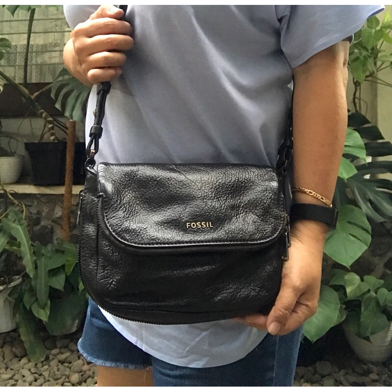 Harga sling outlet bag fossil