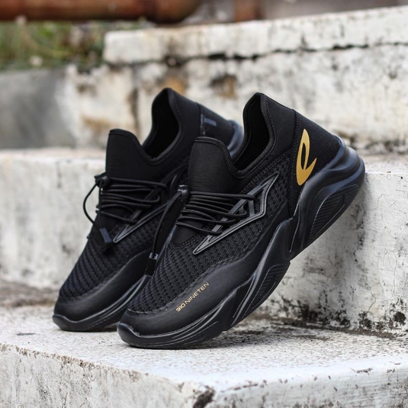 910NINETEN RYU SWIFT HITAM ABU TUA EMAS