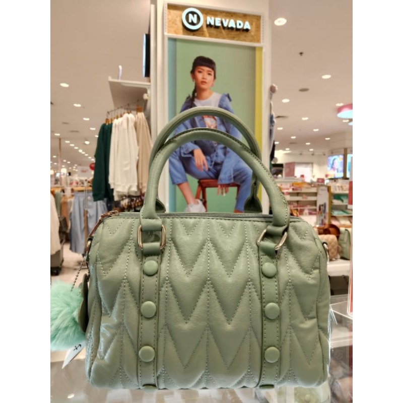 Les Femmes Tas Wanita (Medium)