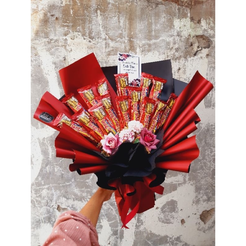 

Handbuket beng-beng/buket beng-beng/buket coklat/wisuda buket/buket murah semarang/uly craft