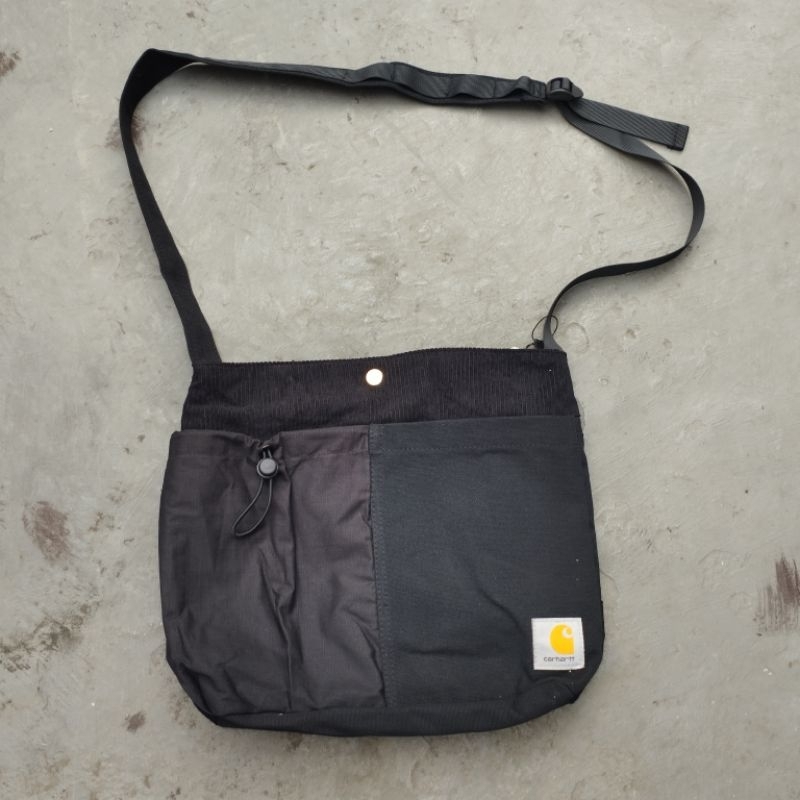 Carhartt medley shoulder bag hitam