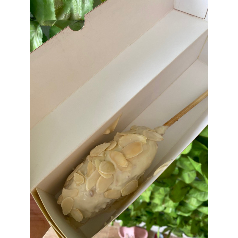 

CORNDOG CHOCOWHITE ALMOND