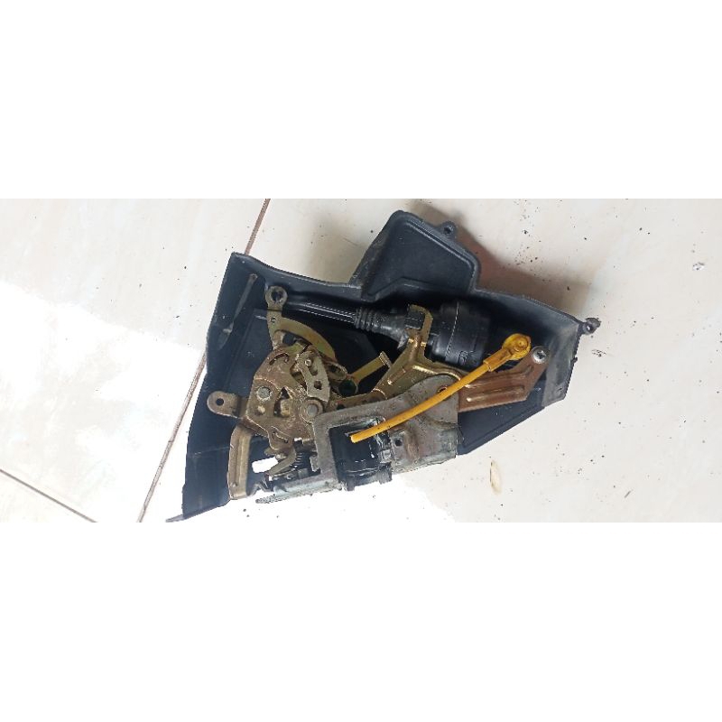 door lock mercy w202 c180 c200 belakang kiri