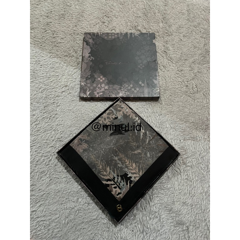 preloved buttonscarves frozen black