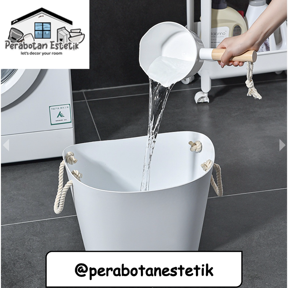 ReadyEmber Putih Estetik Tali Mewah Multifungsi Gayung Peralatan Kamar Mandi Toilet Perlengkapan Dap