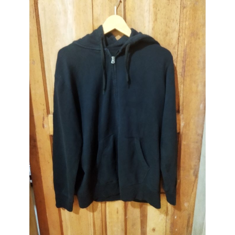 ZH Uniqlo Hitam