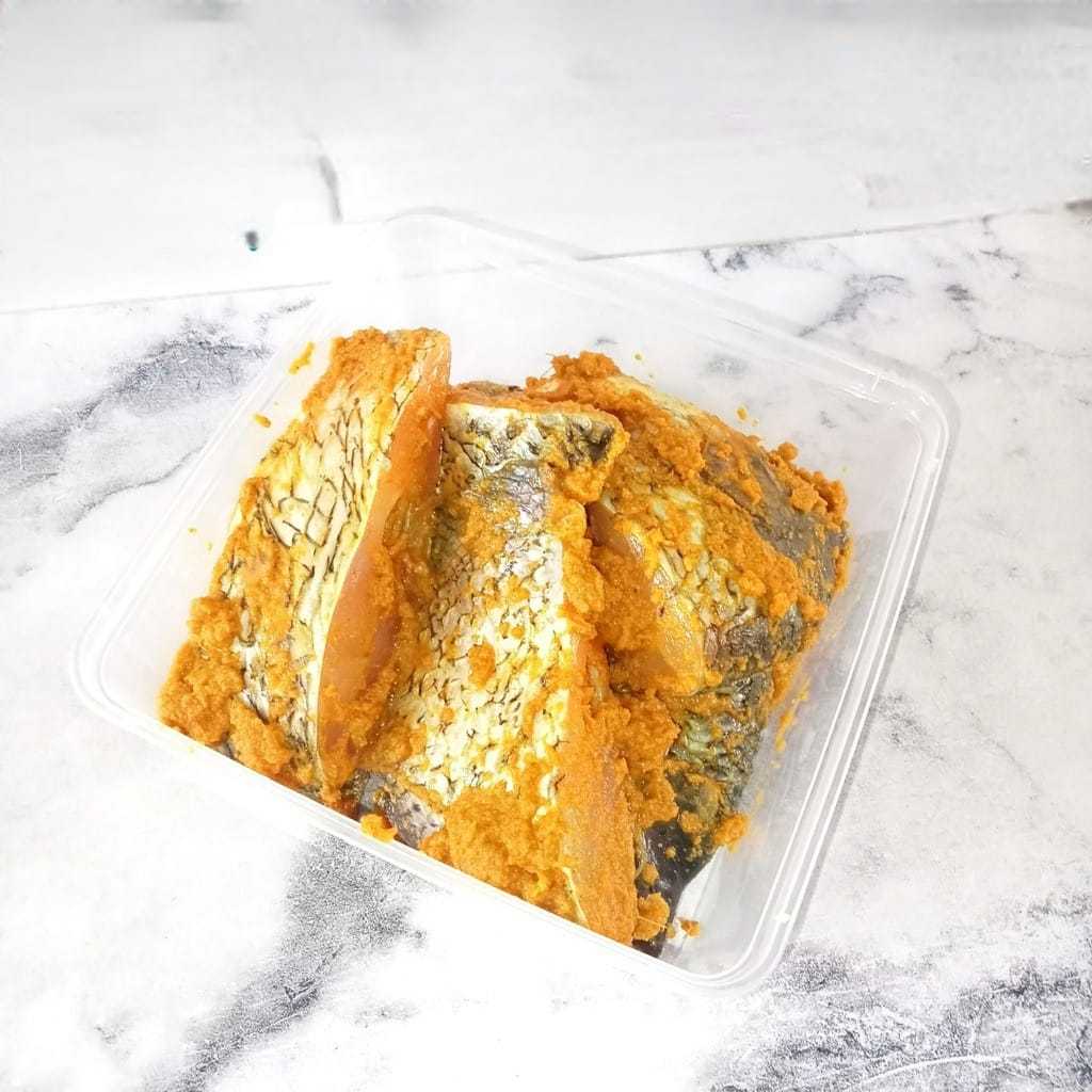 

Ikan gurame bumbu kuning/ ikan gurame potong siap masak