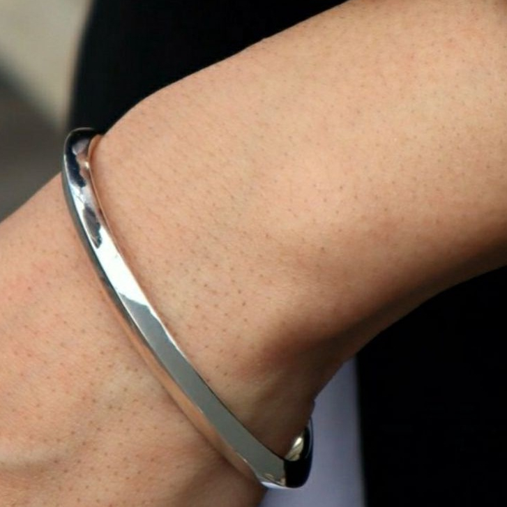 Olaris99 Gelang Titanium Segitiga/Gelang Monel Besi Putih Antikarat Pria Macho