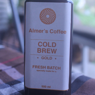 

Cold Brew GOLD Botol 500 ml / Kopi | Almer's Coffee