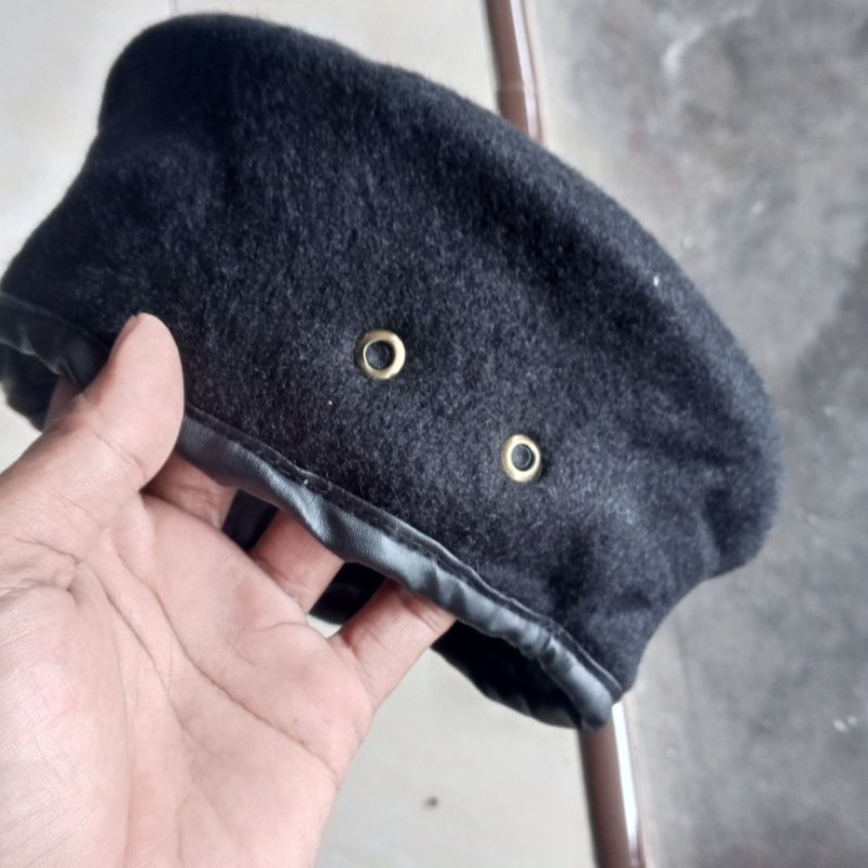 Baret BANSER Baret hitam