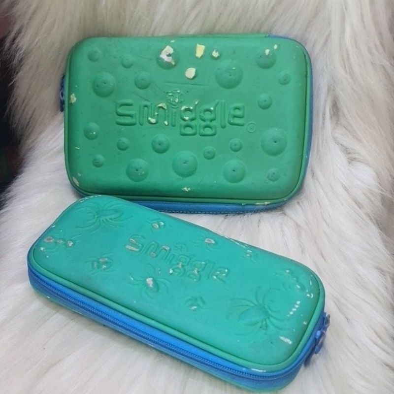 

PENCIL BOX SMIG COUPLE