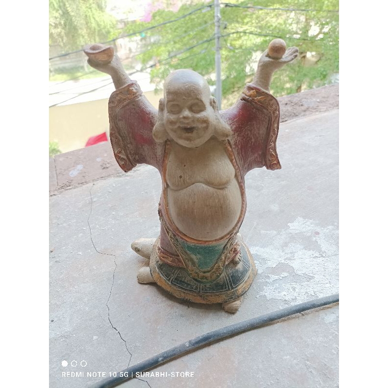 patung happy Buddha maitrea antik