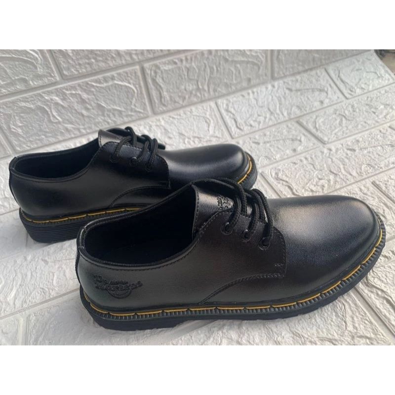 sepatu pria& wanita UNISEX DR .Martens/sepatu dokmar pendek