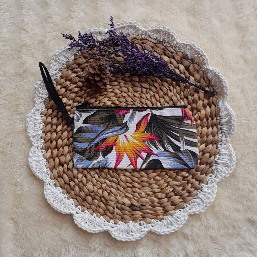 

TEMPAT PENSIL KANVAS MOTIF