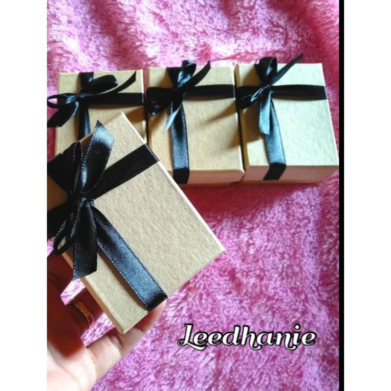 

Box Pita / Kotak kado 7x5x3 cm Bisa request warna, Minimal pembelian 12pcs