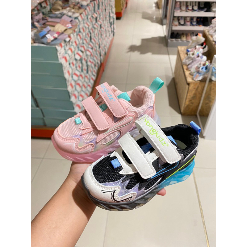 Sepatu Sneakers (LED) anak cowok cewek by Yongkidz terbaru