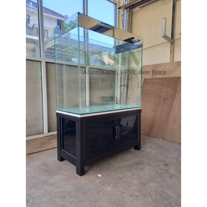 Aquarium dan meja dudukan Aquarium