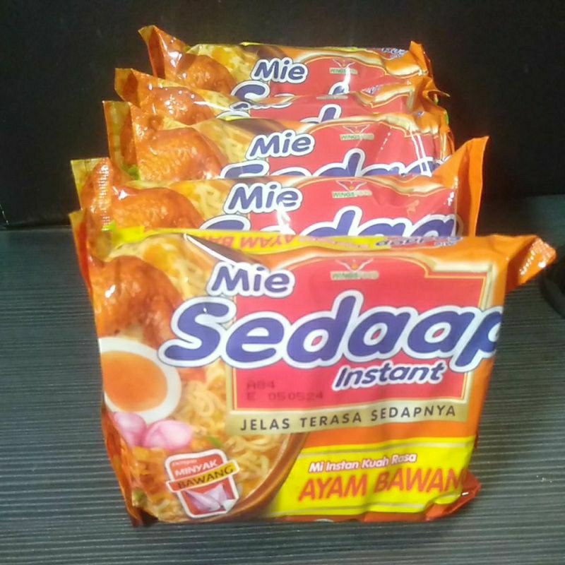 

Mie Sedaap Ayam Bawang 70 gram (paket isi 5)