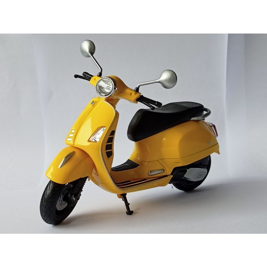 Diecast Vespa GTS Super 2020 Welly 1:12 miniatur motor vespa koleksi