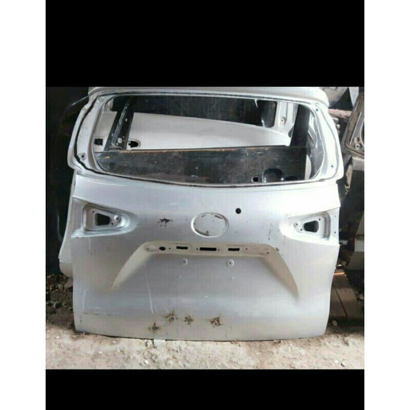 Pintu bagasi toyota Sienta