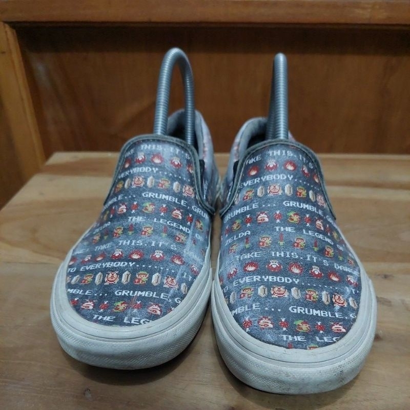 sepatu sneakers second vans x nintendo size 38(24cm)