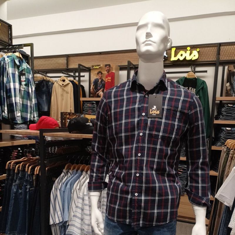 kemeja kotak-kotak lois
