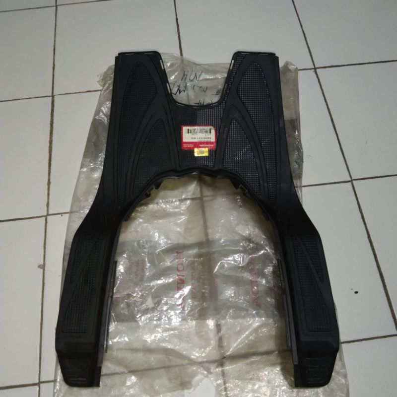 step floor dek pijakan kaki cover lantai beat karbu original ahm 64310kvy900