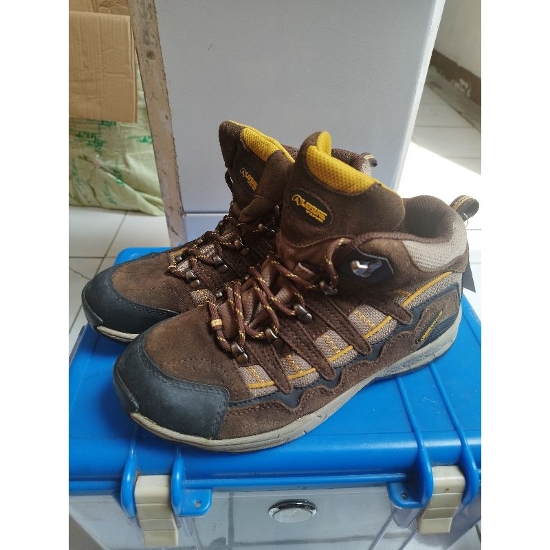 Sepatu Hiking Leisure Time Outdoor Size 40
