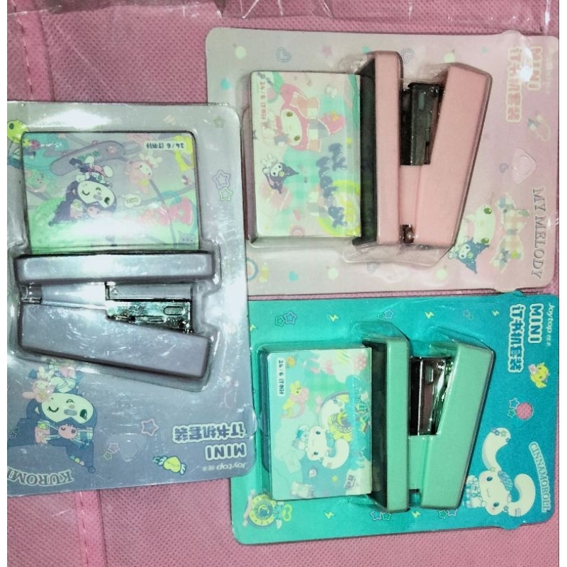 

Staples +isi sanrio lisense