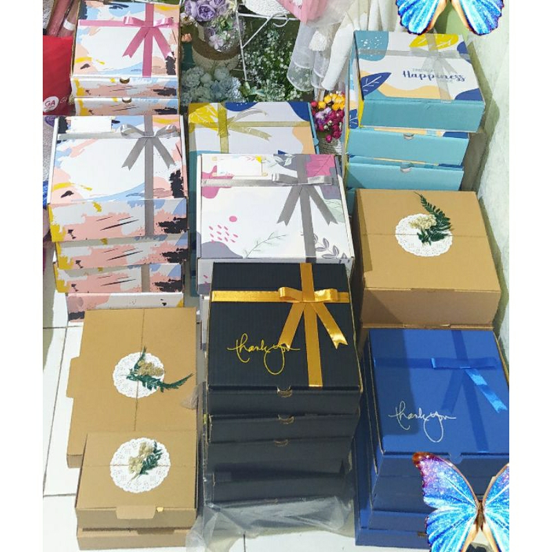 

Box Hampers / Kotak Hampers / Gift Box / Polos / Motif / Ulang Tahun / Wisuda