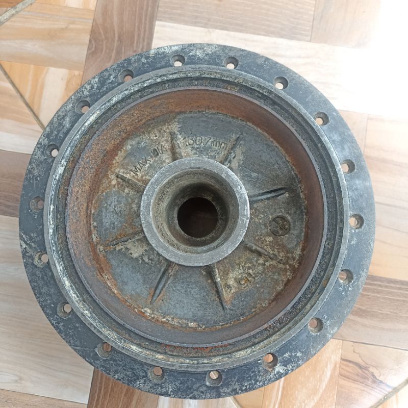 rear hub whell tromol roda belakang Suzuki RGR gsx thunder 250 trz katana gp100 gt125 250 Original