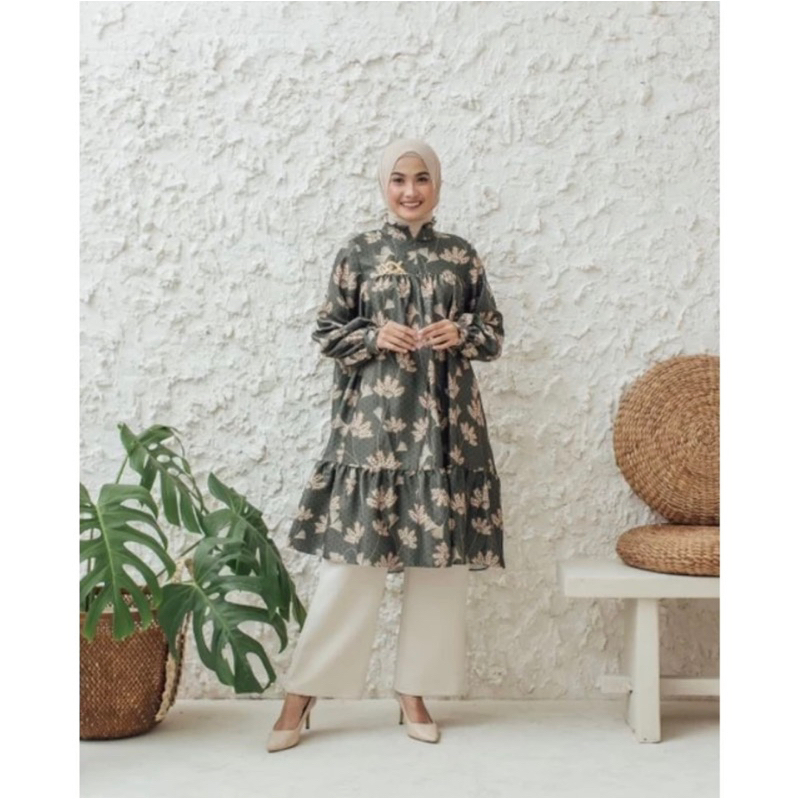 kaia Tunik Wearing Klamby